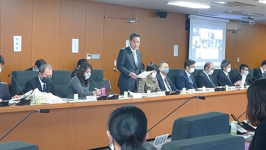 写真:発言する井上大臣