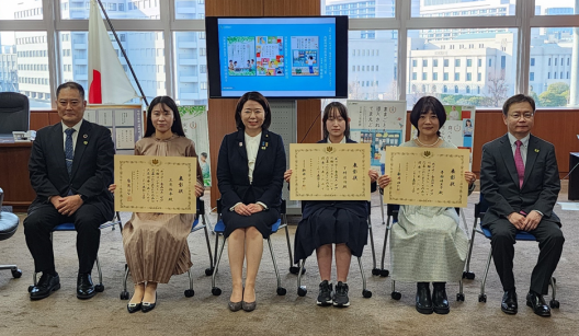 写真:受賞者との記念写真