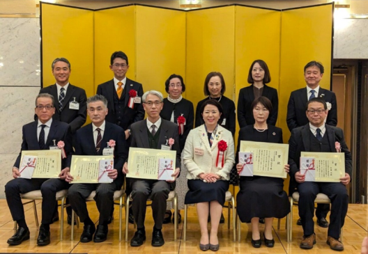 写真:受賞者との記念撮影