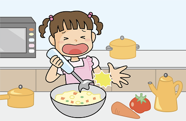 イラスト:台所で料理中にハンドミキサーの刃で手を切ってしまった女の子