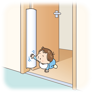 イラスト: はいはいしているこどもが扉の蝶番側に設置された指はさみ防止カバーに右手で触れている様子
