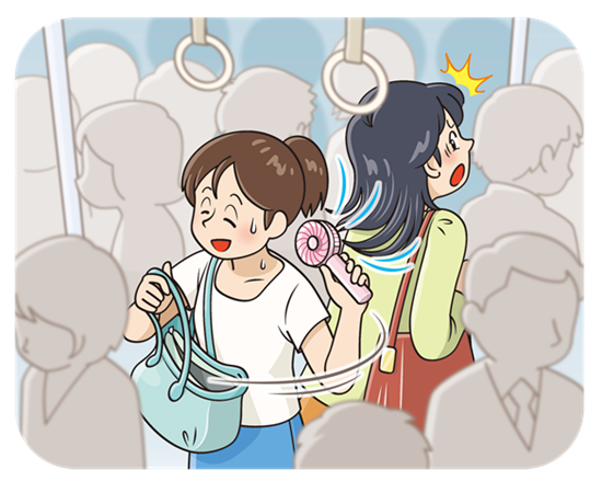 画像:混み合った電車内で、女性が使用するハンディファンに、別の女性の髪の毛が巻き込まれそうになる絵